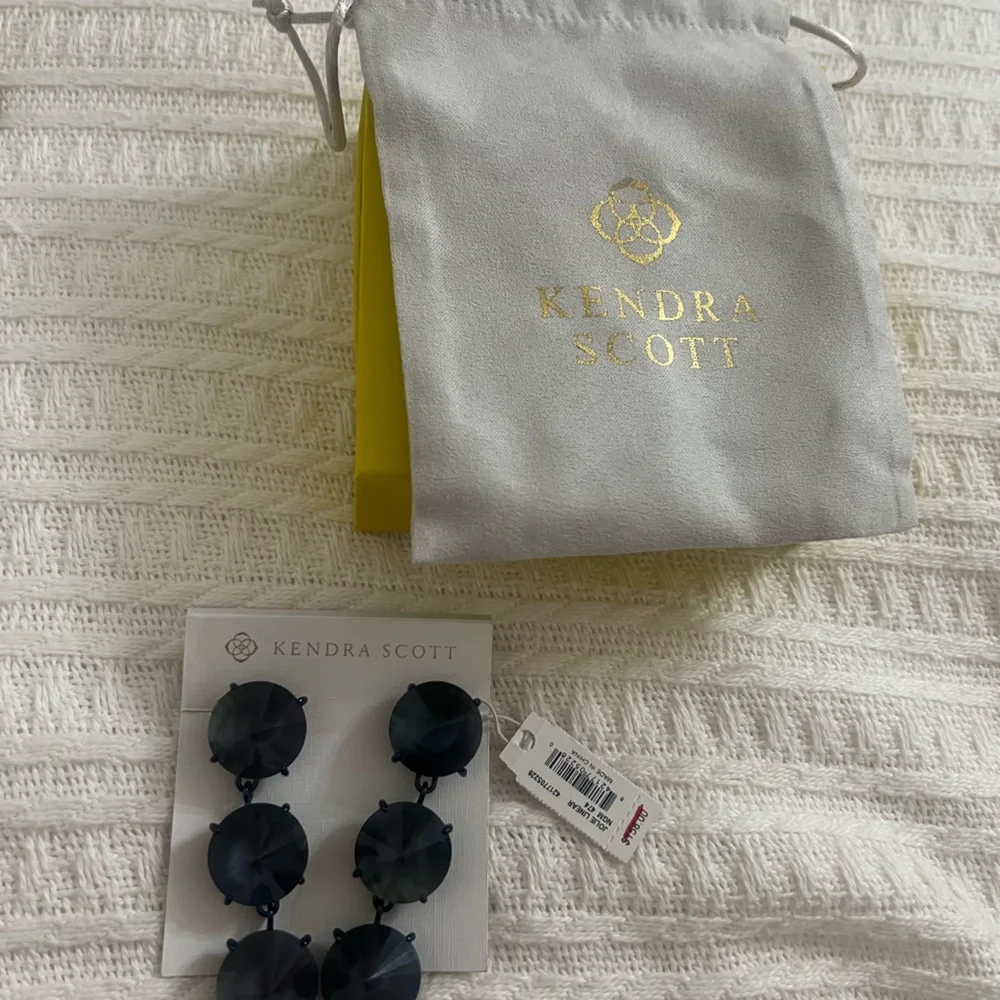 Kendra Scott Jolie Linear Earrings - Picture 2 of 3